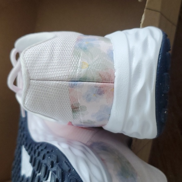 NIKE RUNNING SHOES - Picture 5 of 11